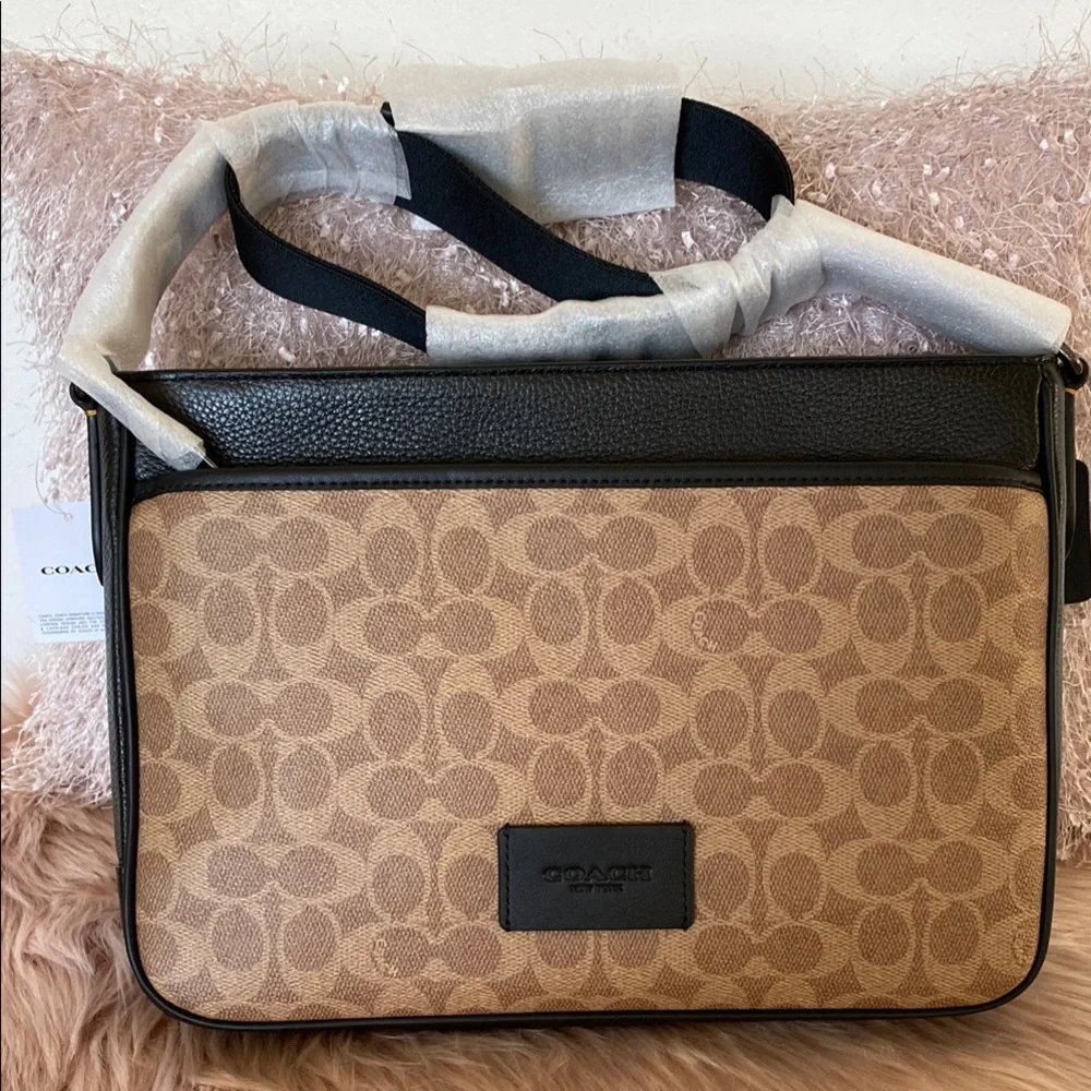 NWT Coach District Crossbody Bag In Signature Canvas